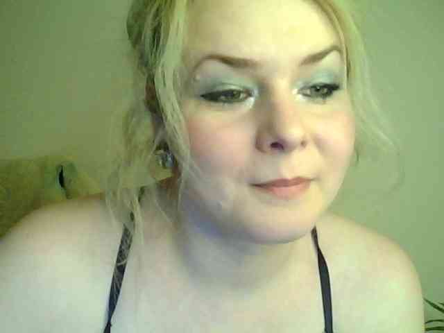 HollyLaPretty webcam