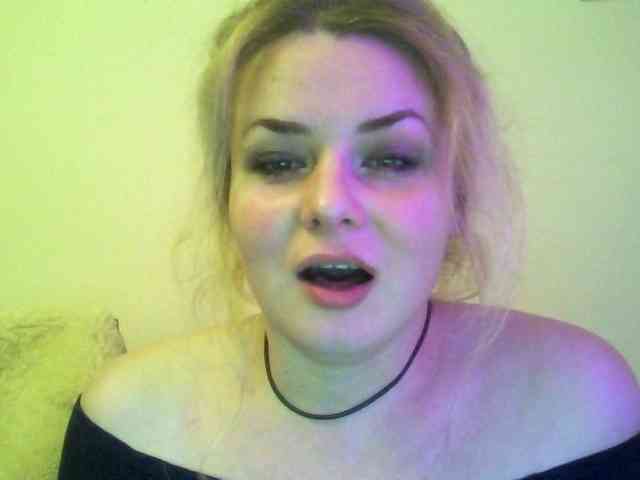 HollyLaPretty webcam