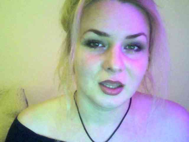 HollyLaPretty webcam