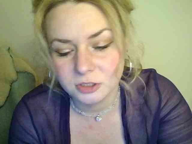 HollyLaPretty webcam