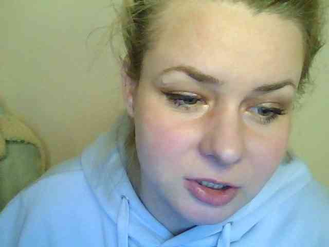 HollyLaPretty webcam