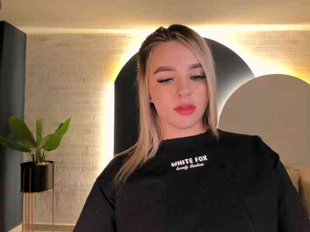 NatalyLeBlanc webcam