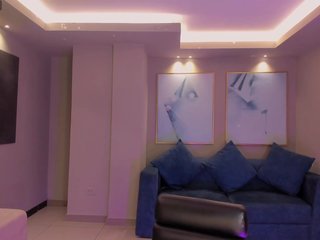 MiaLaurence Porn Show