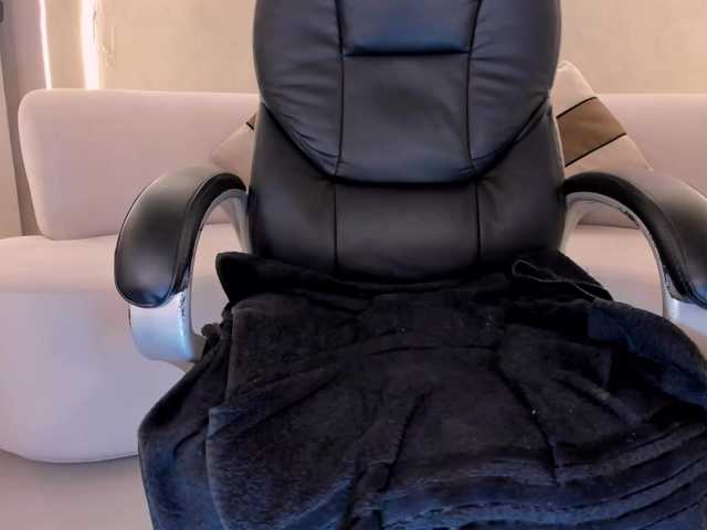 MiaLaurence's BongaCams show and profile