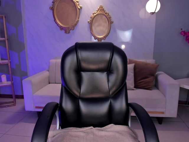 MiaLaurence's BongaCams show and profile