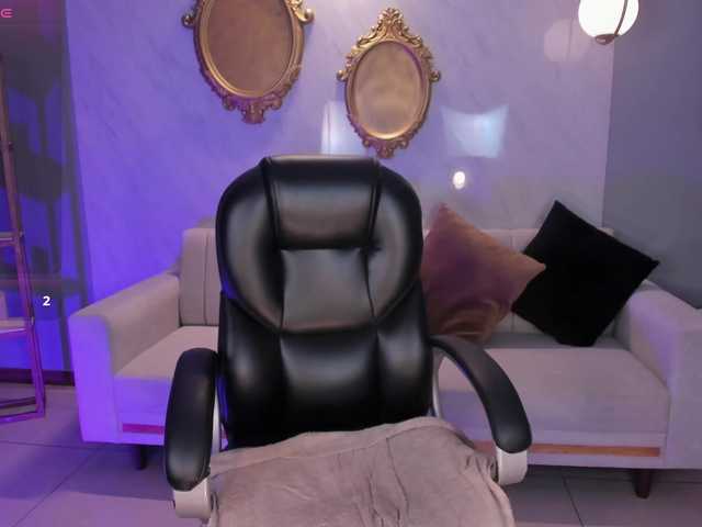 MiaLaurence's BongaCams show and profile