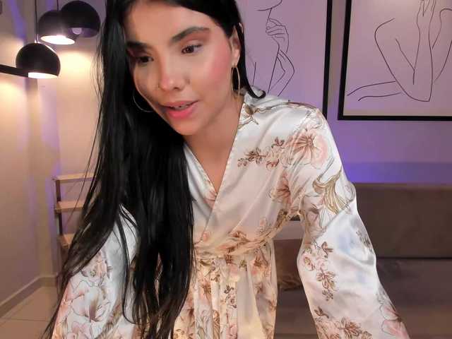  MiaLaurence chat room