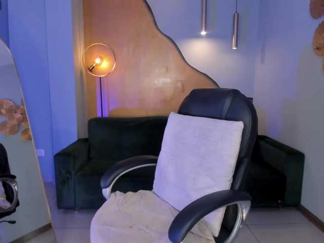 MiaLaurence's BongaCams show and profile