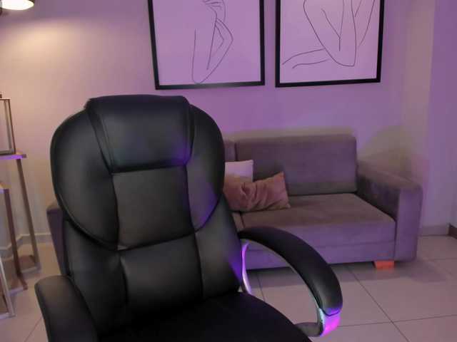 MiaLaurence's BongaCams show and profile