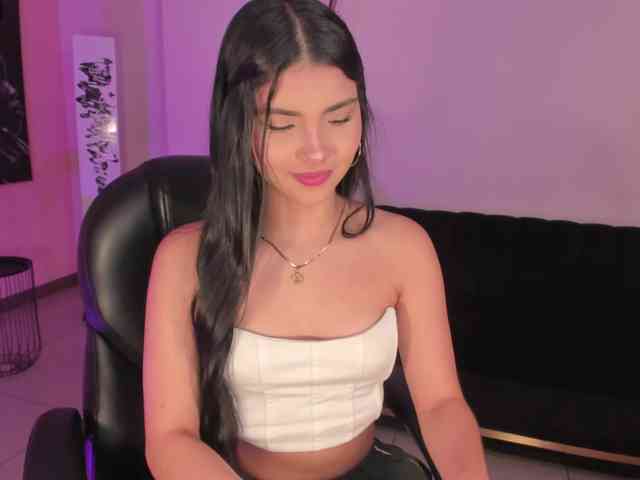 MiaLaurence MiaLaurence