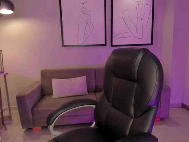 MiaLaurence Live Webcam on BongaCams