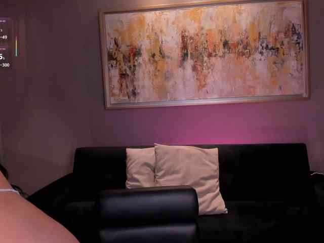 MiaLaurence webcam