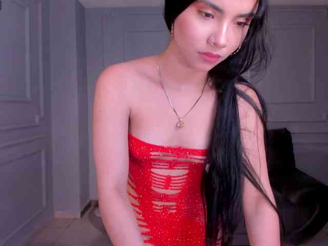 MiaLaurence webcam