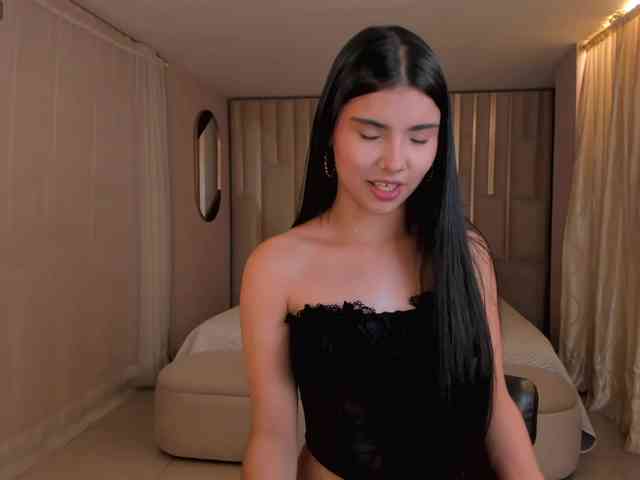 free sex chatroom MiaLaurence