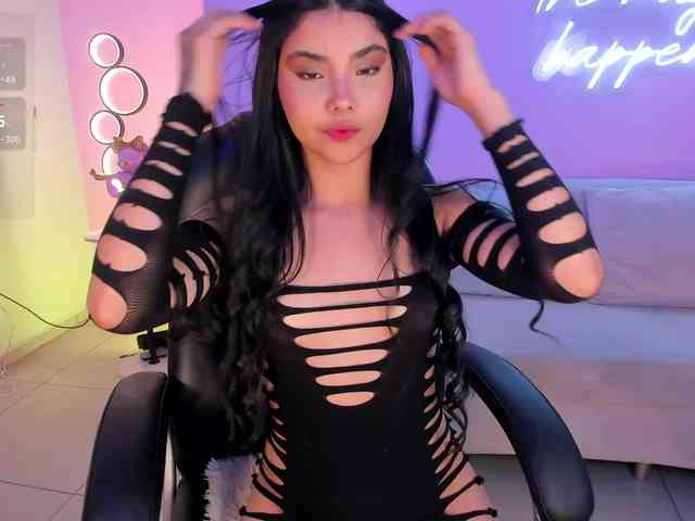 MiaLaurence webcam