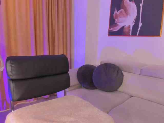 MiaLaurence MiaLaurence