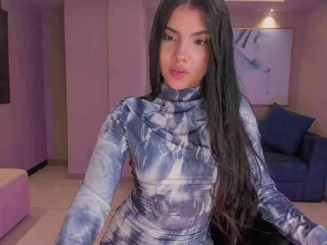 MiaLaurence MiaLaurence