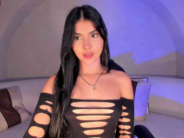 MiaLaurence MiaLaurence