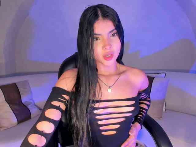 MiaLaurence MiaLaurence