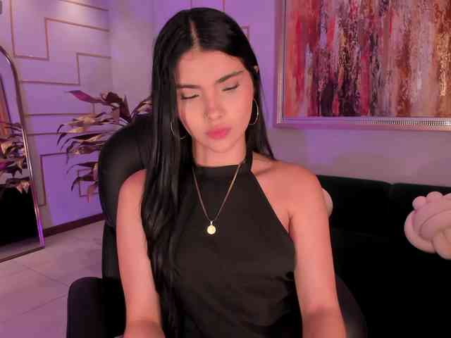 MiaLaurence MiaLaurence