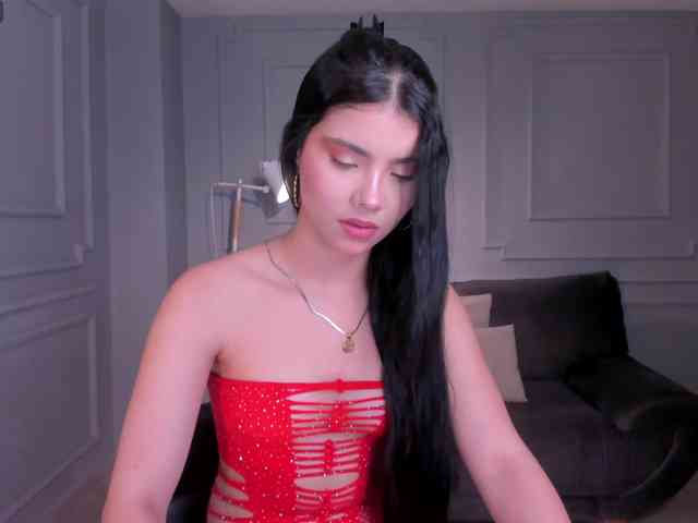 MiaLaurence webcam