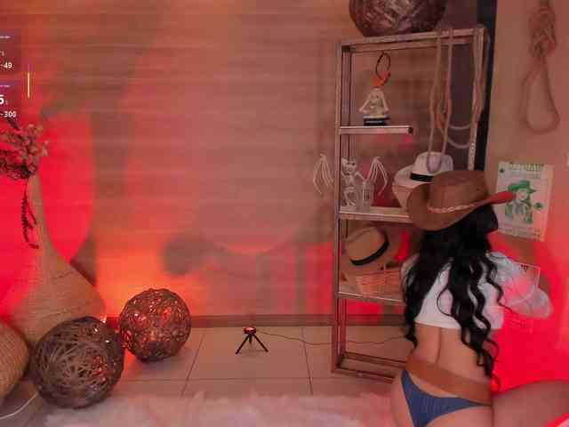 MiaLaurence webcam