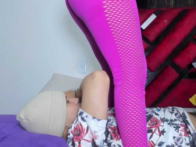 Latin-caliente's BongaCams show and profile