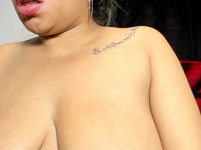 Latin-caliente's BongaCams show and profile