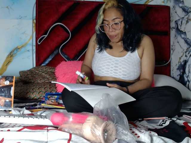 Latin-caliente's BongaCams show and profile