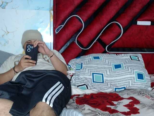 Latin-caliente's BongaCams show and profile