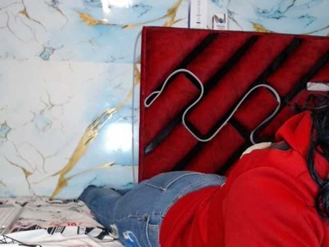 Latin-caliente's BongaCams show and profile