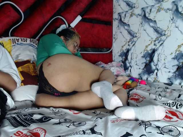 Latin-caliente's BongaCams show and profile