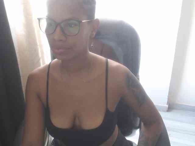 kuky-curly webcam