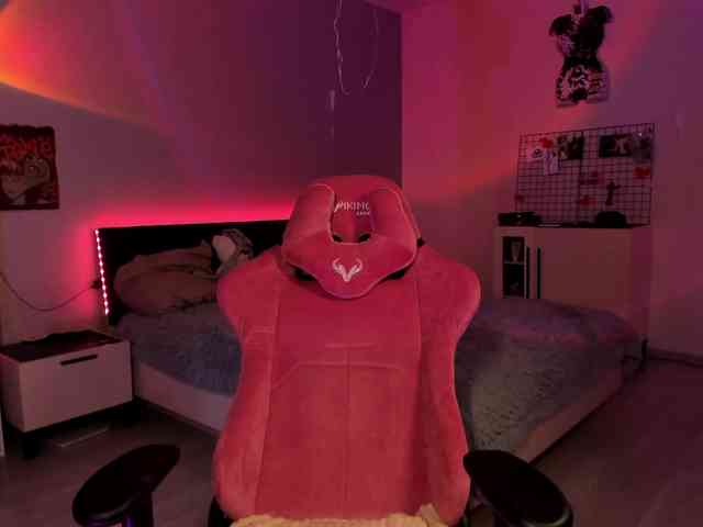 milky-cunt Live Webcam on BongaCams
