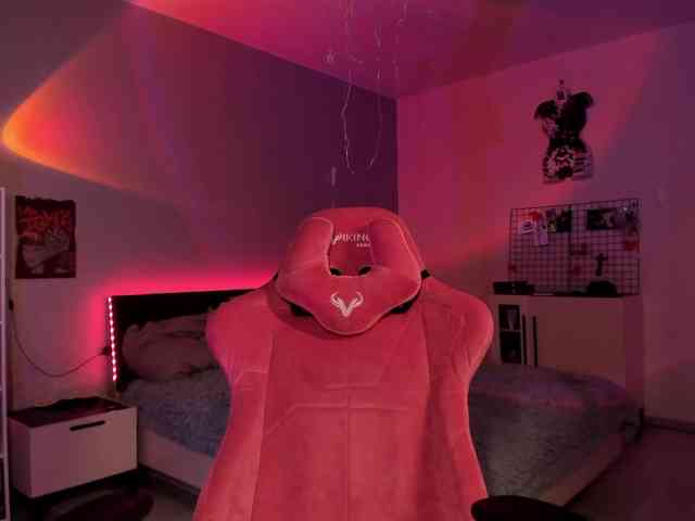 milky_sweetsoftt webcam