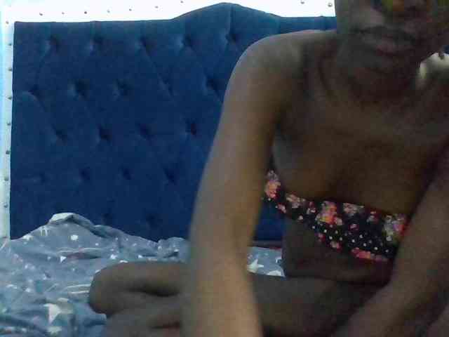 Bella5 Live Webcam on BongaCams