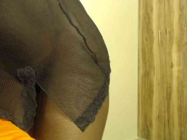 Sexylolah34 webcam
