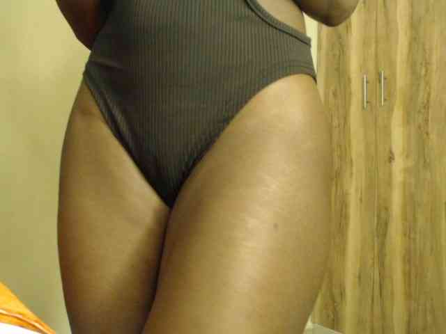 Sexylolah34 webcam