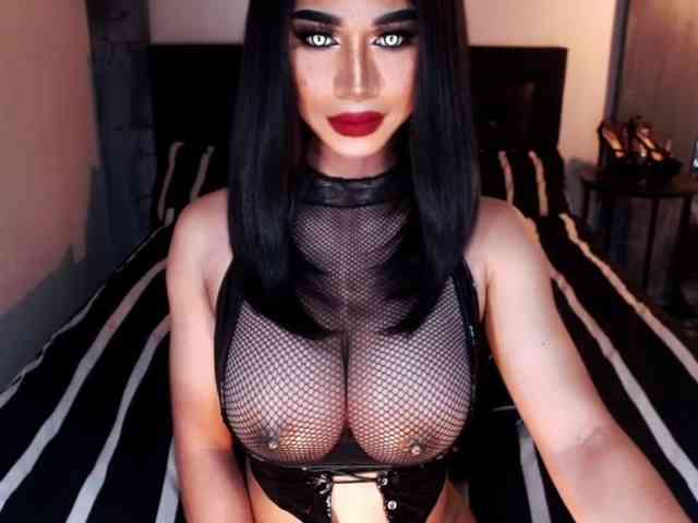 MassiveCockMistr... Live Webcam on BongaCams