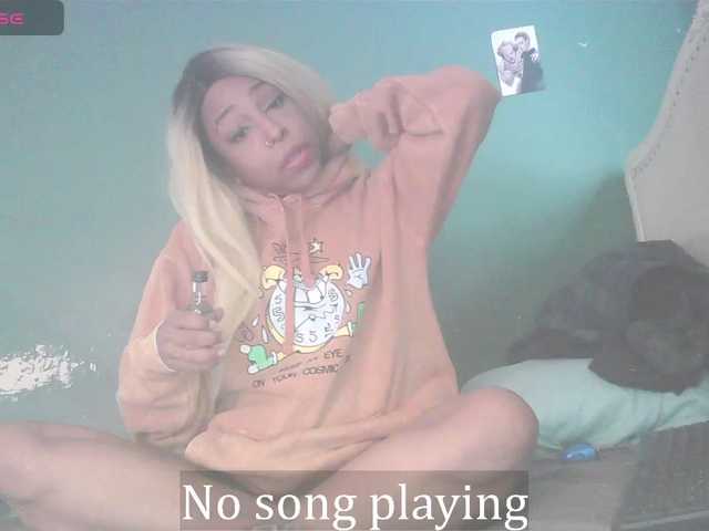 stella-clitella's BongaCams show and profile