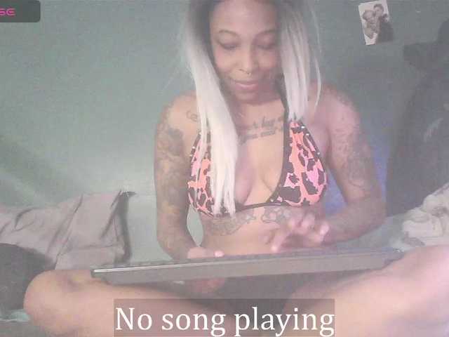 stella-clitella's BongaCams show and profile