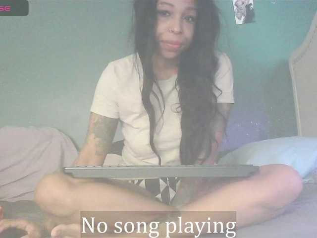 stella-clitella's BongaCams show and profile