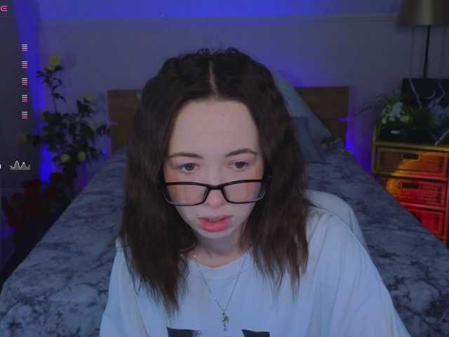 Trixiie's BongaCams show and profile