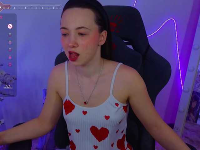 Trixiie's BongaCams show and profile