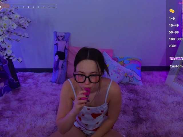 Trixiie's BongaCams show and profile