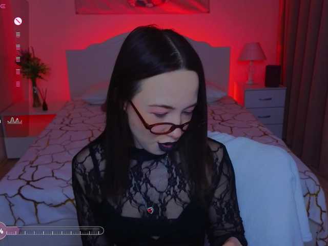 Trixiie's BongaCams show and profile