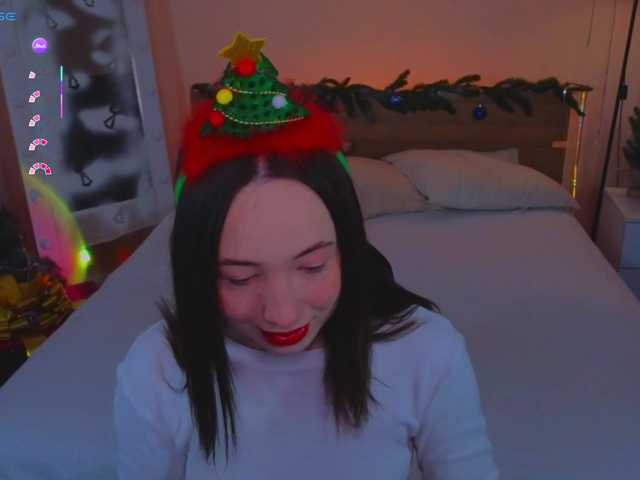 Trixiie's BongaCams show and profile