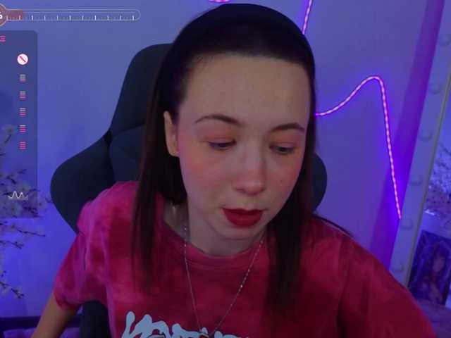 Trixiie's BongaCams show and profile