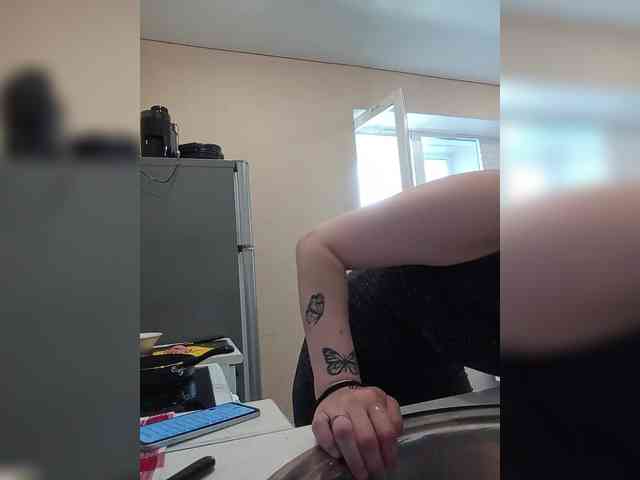 VikkiHamilton webcam