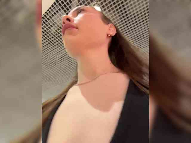 -Valeria-